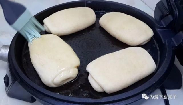  面包|烧饼这样做才好吃，加几勺白糖，外焦里软又蓬松，比面包香甜好吃