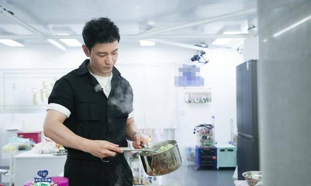  竟是|《中餐厅》黄晓明意外爆冷，没想到竟是这样的人