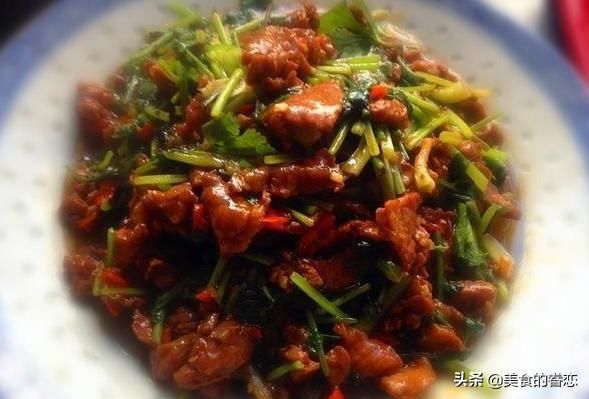  排骨|豉香土豆小排，辣子鱼嘴焗鸡，木耳炒青椒，香菜炒牛肉的做法