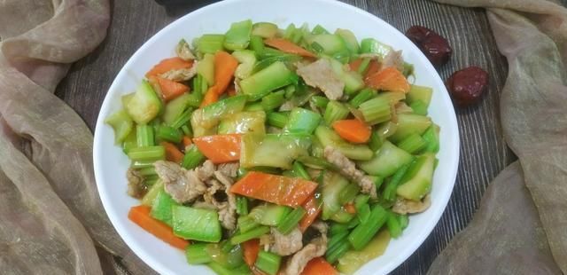  今日|今日分享＂孜然鸡胸肉、尖椒肥肠、家常小炒菜＂