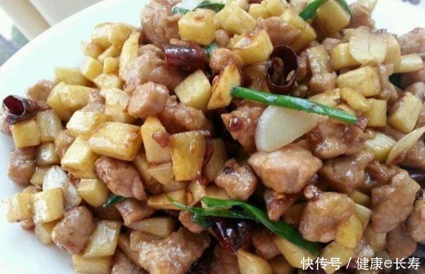  锅里|美食推荐麻辣排骨、茭白炒鸡米、莴笋炒肉片、蒜苗豆腐的做法