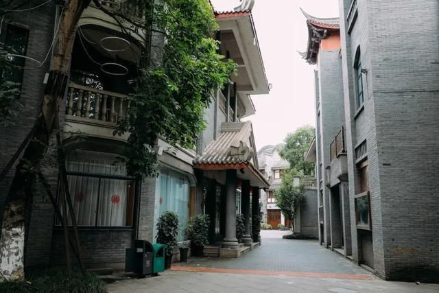 丝绸|“隐秘的角落”第二弹,你的家门口或许就隐藏着“诗与远方”