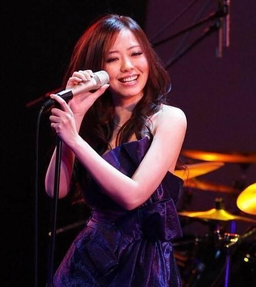 歌手|谢霆锋谈张靓颖与李宇春的差距:一位是歌手,一位是大师