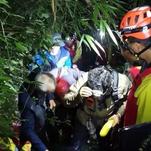  擅闯|擅闯原始丛林，两驴友失联获救后承担2万搜救费，还要罚