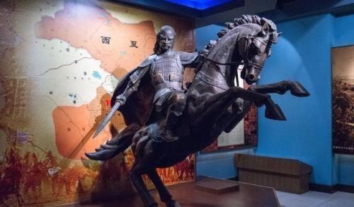 变得|皇帝13岁时爱上嫂子，为娶她杀光她全家，王朝因她变得更强