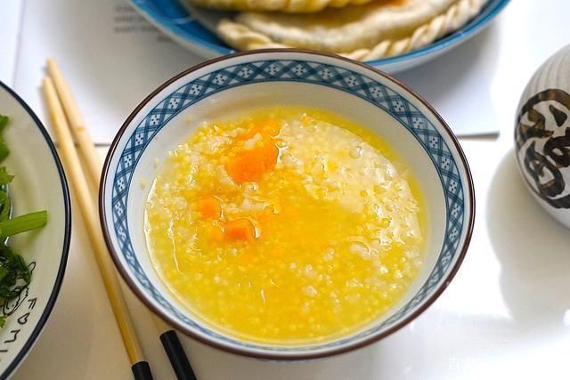 营养|一家三口的精致晚餐,营养全面又美味,网友看到韭菜盒子被馋哭了