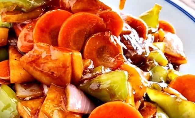  全家|土豆最简单做法，一炸一炒，鲜香入味，上桌全家抢着吃，回回光盘