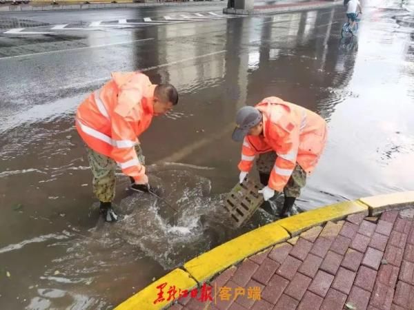 哈尔滨|暴雨过后的哈尔滨丨顷刻间街巷变成一片“海”……