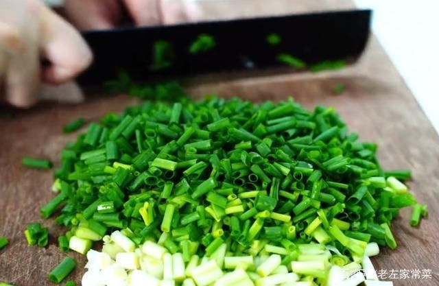  省钱|小葱吃不完难保存？记住2个小窍门，放一年都新鲜，简单又省钱