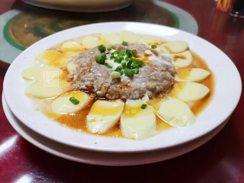  上桌|一家人下馆子，5菜1汤花了300元，第三道菜一上桌就发现菜点多了