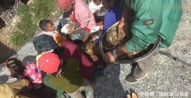 米饭|尼泊尔农村大型酒席,场面壮观,只吃一个菜咖喱羊肉配米饭