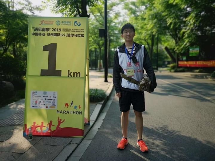  到场|手机“叮”一声 95后热心小伙5分钟到场救人