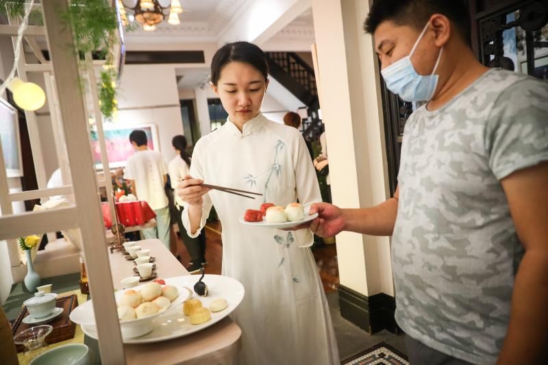 辣味|普洱红烧肉、20年花雕王、川辣味牙膏了解一下，数十家首店打造新天地餐厅周