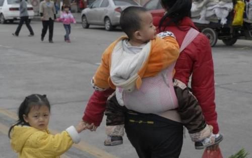  不配|95后小夫妻连生三个女儿，将刚出生的女儿立刻遗弃，网友：不配为父母