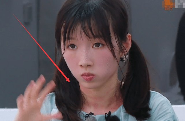  惨不忍睹|中餐厅有多偏心? 吃饭时赵丽颖每个镜头都很美, 李浩菲却惨不忍睹