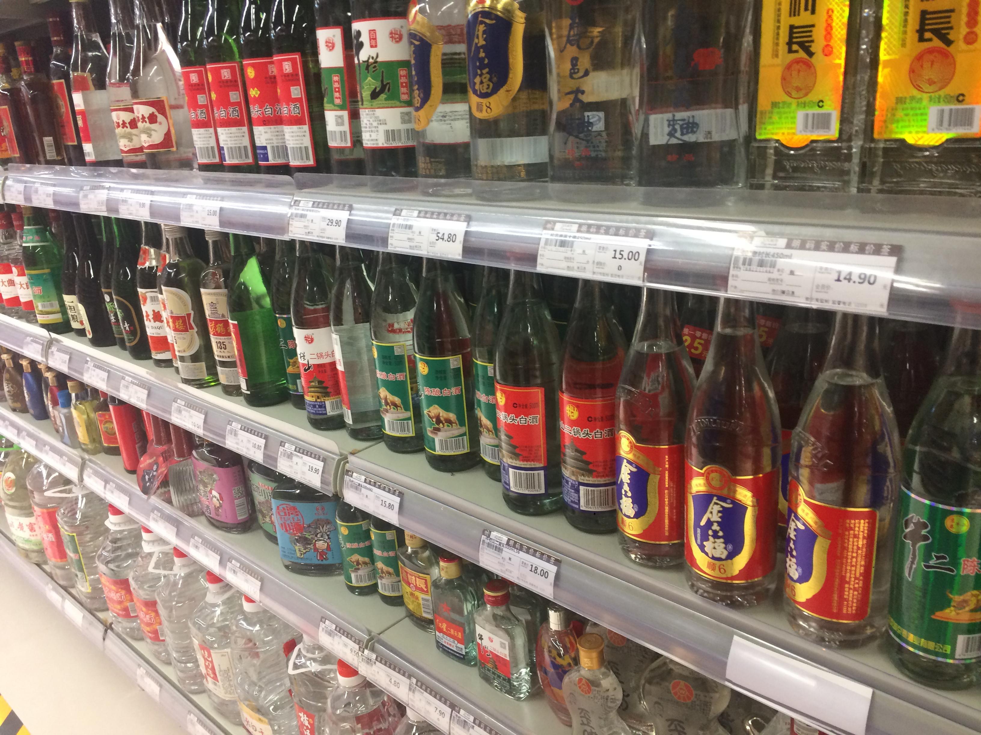 白酒的执行|怎么分辨白酒是不是纯粮食酒?学会这几招,轻松辨别真假白酒