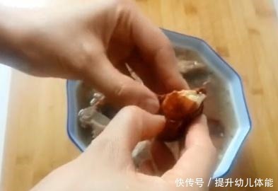 炖汤|吃榴莲时,千万不要把这些扔了,留下来炖汤非常美味很香