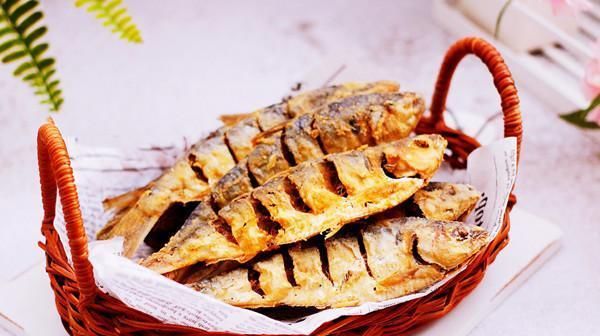  鱼肉|炸鱼时，裹淀粉还是面粉，裹对“粉”鱼肉才能外酥里嫩，又香又脆