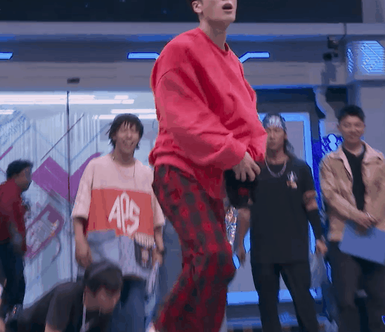  王一博队|张艺兴小绵羊变“猛男”，王一博玩嗨了，钟汉良练舞背后心酸感人