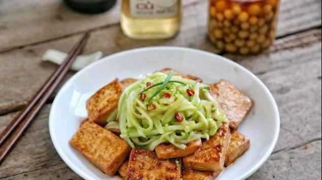  美食|精选美食：黄瓜豆腐，杭椒牛柳，秋葵嫩豆腐，素炒滑菇的做法