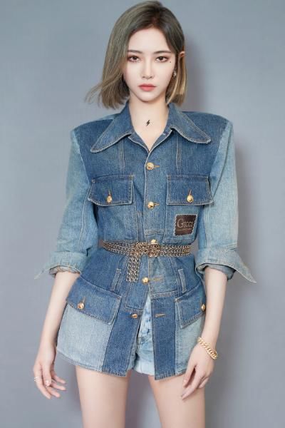 西装|THE9发布会现场直拍,刘雨昕西装虞书欣长裙,孔雪儿大波浪撑门面