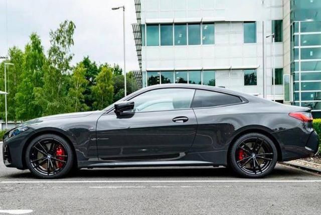  动力|新款宝马M440i亮相，大鼻孔+红卡钳！双门无框动力强