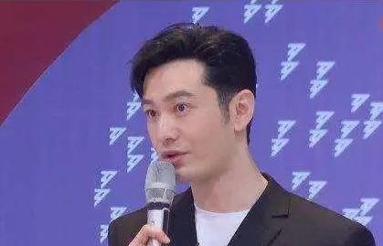 到手|黄晓明状态不佳?被宁静强搂跳舞,慌到手不知放哪,还一脸嫌弃?