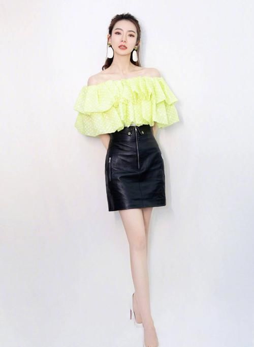  衬衫|教你用A字裙过完这个春天，搭配衬衫、T恤都特别好看，谁穿谁美