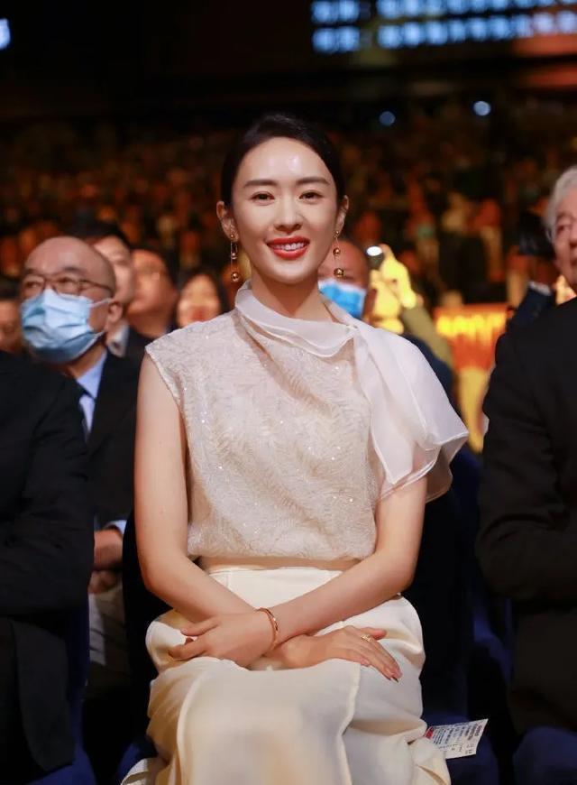 白皙|金鹰奖女星高清同框照:赵丽颖白皙完胜谭松韵,宋茜状态不如陶虹