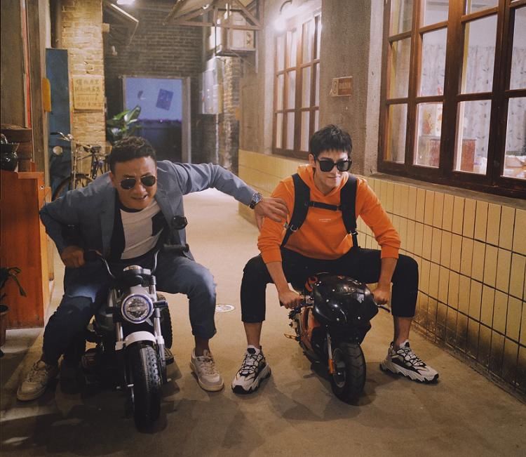  嘉宾阵容|《元气满满的哥哥》队长宣传片，胡军杨洋反差萌太大，同框像父子