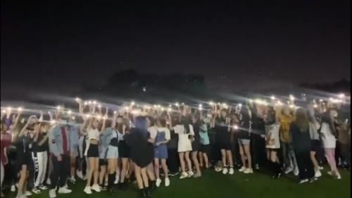 开学|听说有人开学了还在同校异地恋？