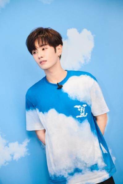  易易紫|李汶翰前女友发呕吐表情，前前女友点歌《算什么男人》，被锤得很彻底