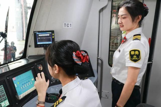  女司机|这家轨道首批女司机上岗！
