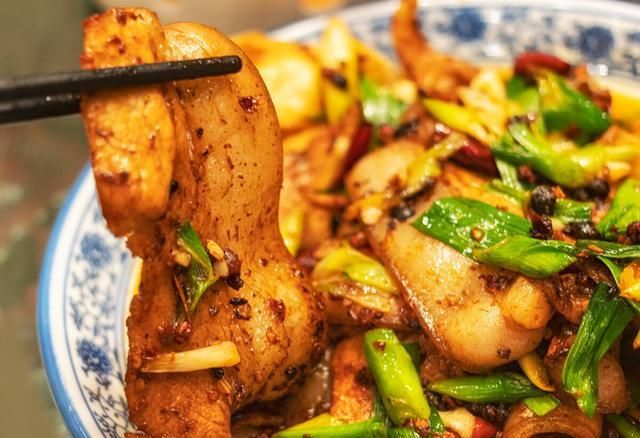 更上一层楼|传统回锅肉略加改进,方法更加简单!颜值、味道更上一层楼