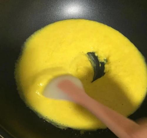  好吃|好吃的南瓜椰蓉小方，方便快手，这个季节吃正好