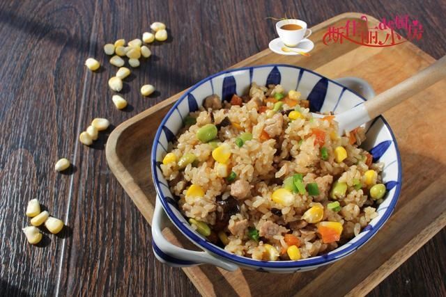 香菇|教你一道家常焖饭的美味做法,有肉有菜又有饭,好吃到一粒米不剩