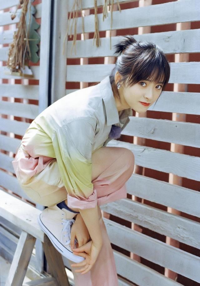 长裙|沈月穿搭土气？长裙搭配飞行帽元气满满，时尚大气又洋气十足