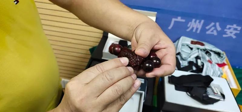 车长|想逃？孕妇举报后，车长锁车抓人！画面太解气