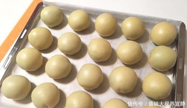 做法|如何做出口感酥脆，层次分明的蛋黄酥，配方和做法分享给你