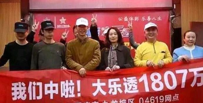 团圆|大乐透开奖结果，只求中300元，买盒月饼回家团圆