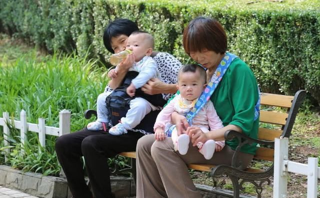 女子|天天打麻将，不带娃不煮饭的农村女子，多数换身份成为“少奶奶”