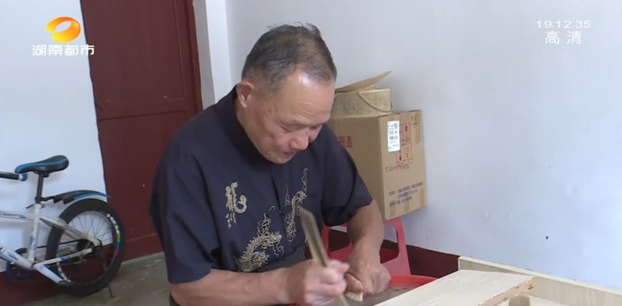  毛笔|15岁开始学，65岁他终于成为传承人！祖传四代制川山毛笔，传承千年老手艺！