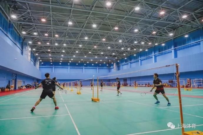 训练|在反复练习中磨练 乒羽健儿是这样经受“烤”验的