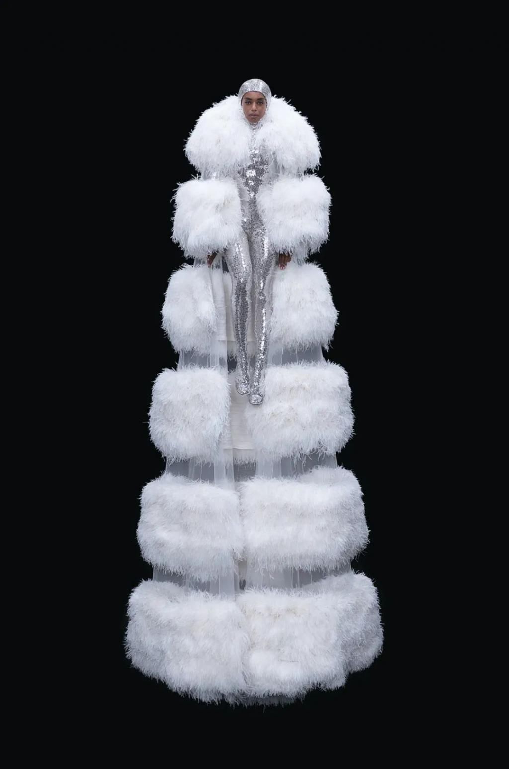  高级|Valentino2020秋冬高级定制，一次人与数码技术的对话