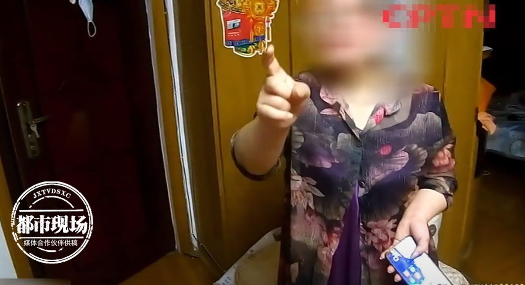上门|大妈遭遇入室抢劫，还被拍下不雅照片，对方几次上门踩点