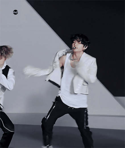  防弹|200730 昨天的舞台上像疯了一样舞蹈跳得超帅的防弹金泰亨