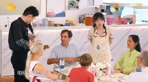  能力差|站C位，抢镜头，主持能力差的李浩菲，却靠“洗碗妹”翻身成功