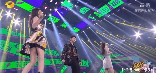 黄晓明|芒果818晚会如大型蹦迪现场,黄晓明跳舞似抽筋,王一博嗨翻全场