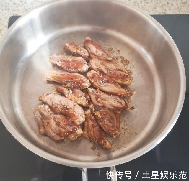 鸡翅|蒜香鸡翅,蒜香黑胡椒味道棒棒的