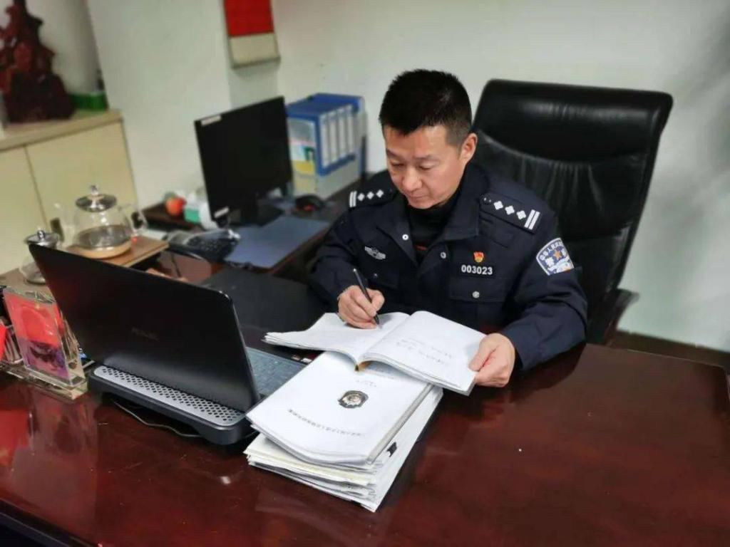 刑警|全国百佳刑警提名人选——“金牌捕头”梁中心